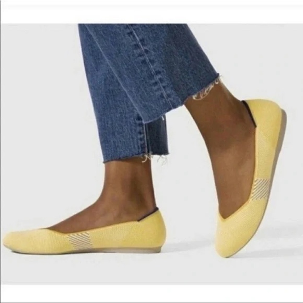 Rothys Yellow Lemon Round Toe Slip On Classic Ballet Flat Womens Size 7.5